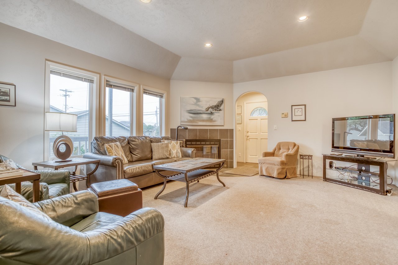 Living Room with fireplace