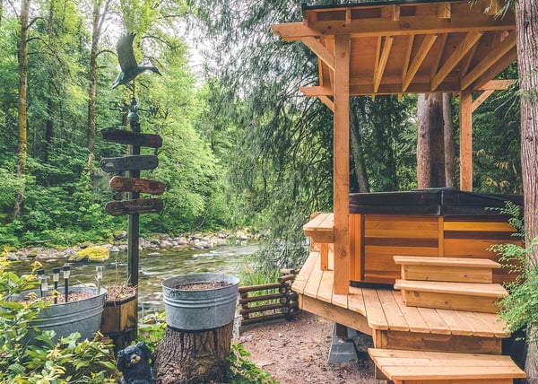 Dream Catcher Cabin-River facing hot tub