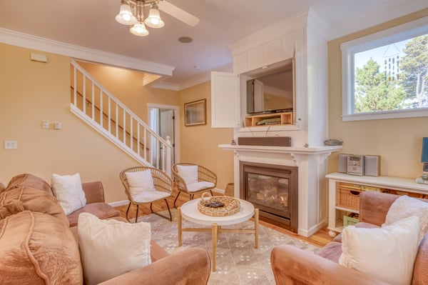 Living Area with fireplace