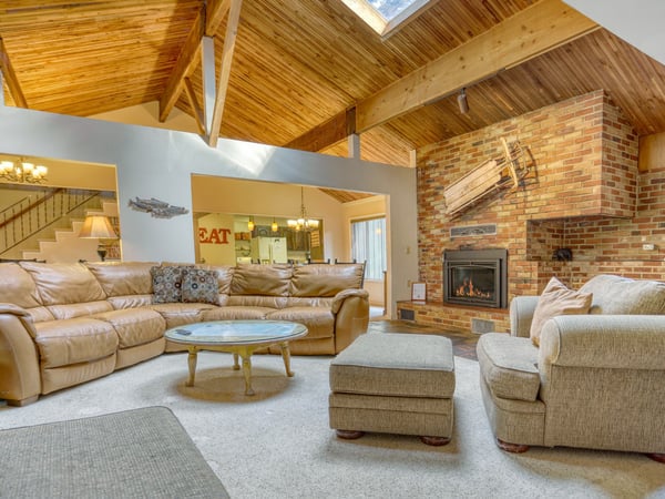 Living Room with fireplace