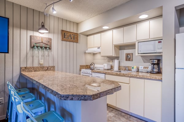 Kitchen with Island counter