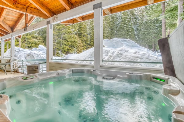 Chinook Lodge hot tub