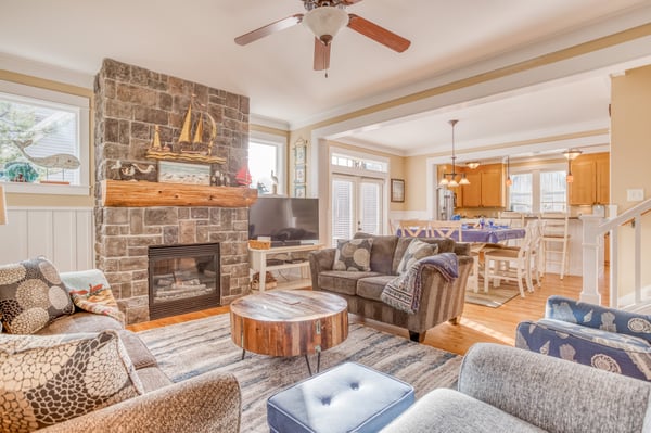 Living Room with fireplace