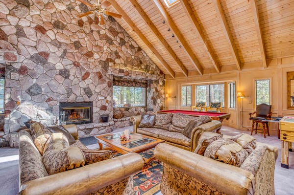 Living Room with fireplace