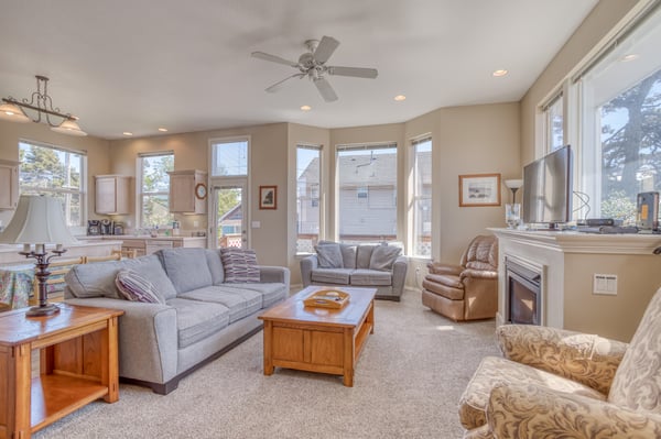 Spacious Living Room with Lounge Seating