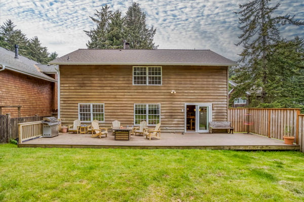 Spacious Back Yard area with seating