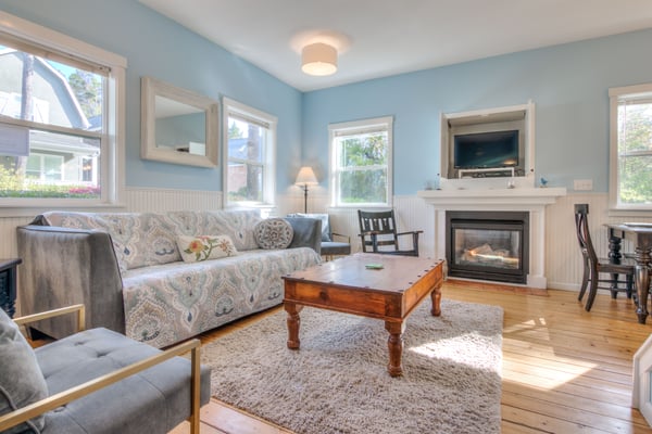 Living Room with fireplace