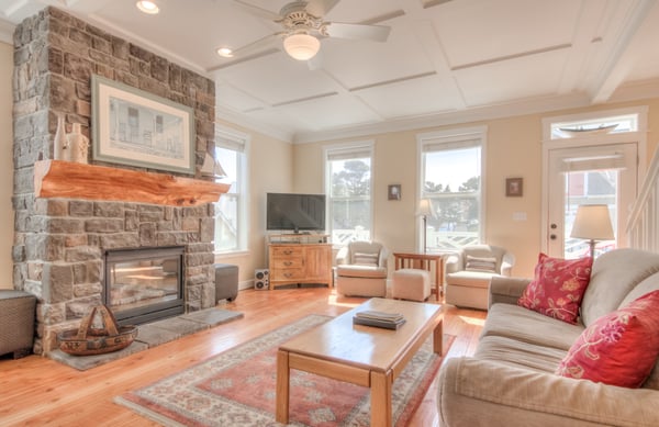 Living Room with fireplace