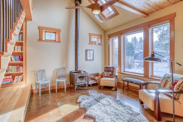 Living Room with fireplace