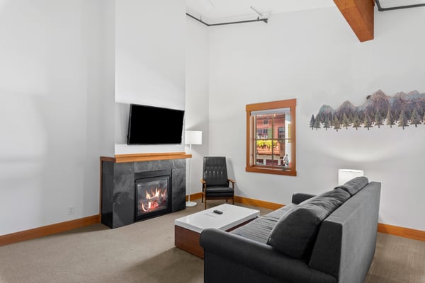 Annapurna-Living Room with Gas Fireplace, TV and Sleeper Sofa.