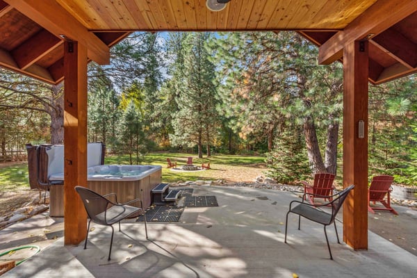 Outdoor Patio with great seating