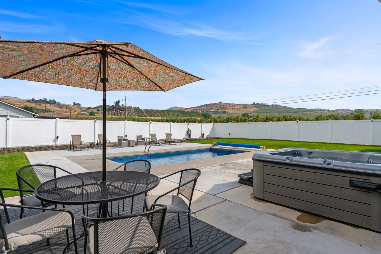 Outdoor Seating with Pool