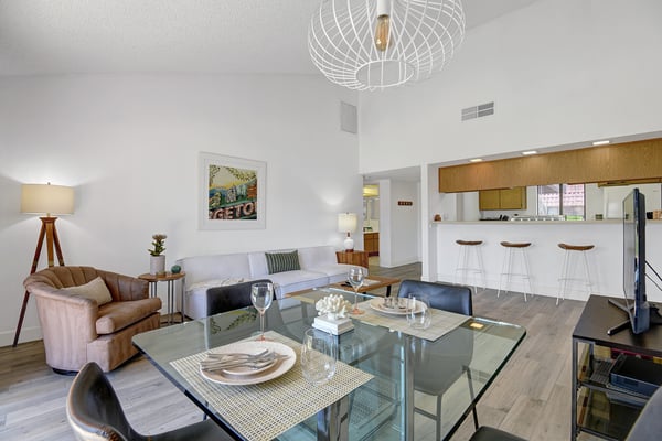 DINING TABLE WITH CUTLERY