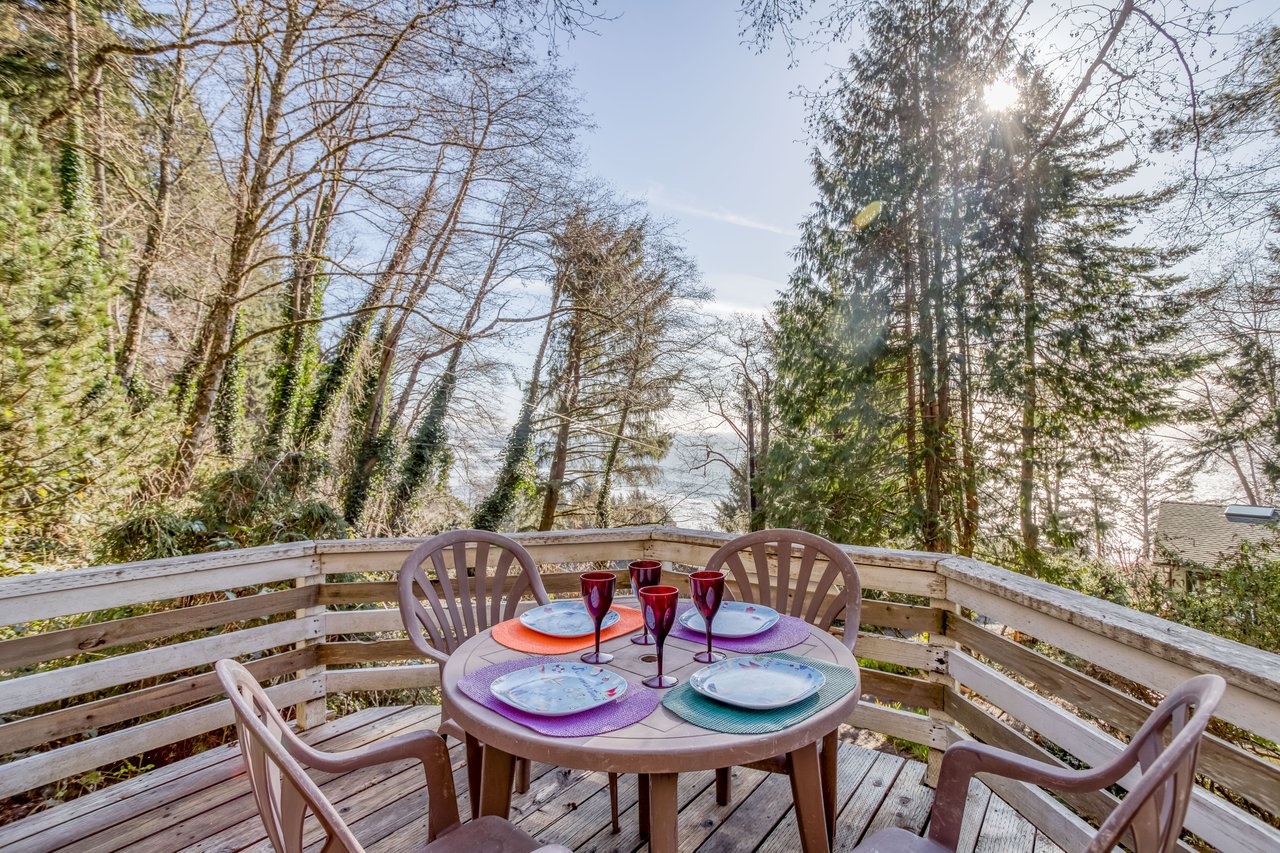 Front Deck area with Seating