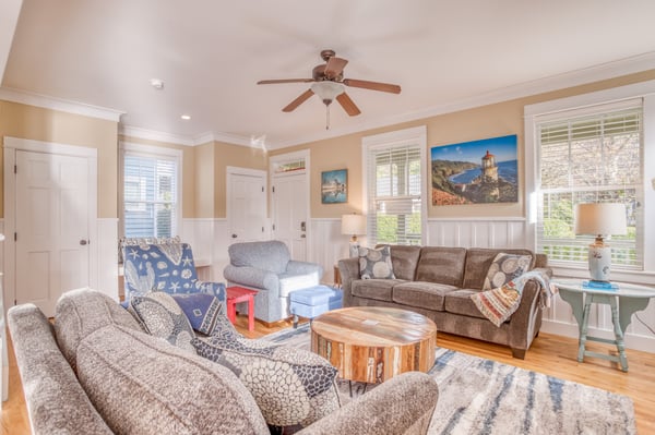 Living Room with fireplace