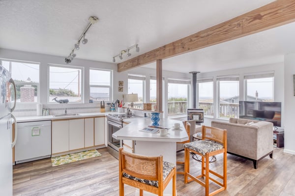 Kitchen with Breakfast Bar Peninsula and Oceanview