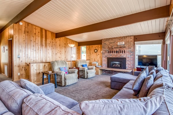 Living Room with fireplace