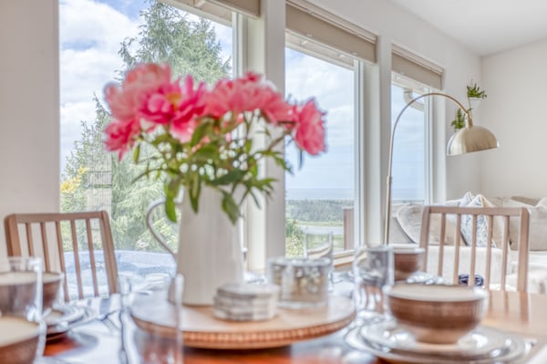 Dining Area with beautiful flower vase