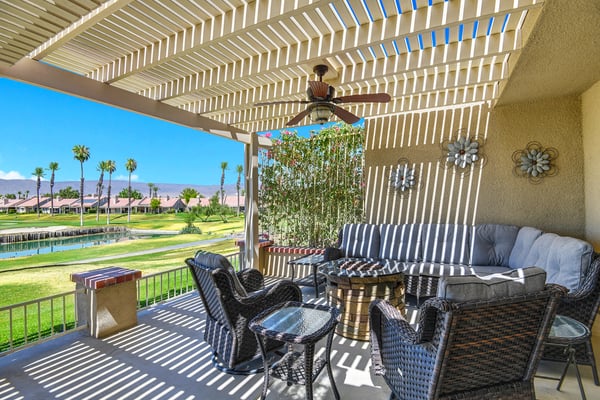 OUTDOOR LIVING ROOM