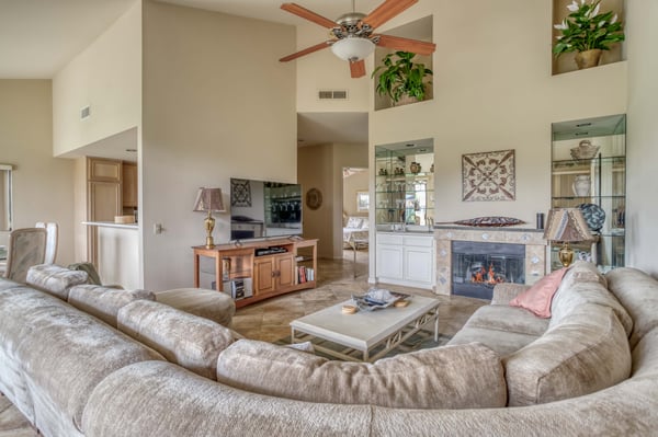 Living Room with fireplace