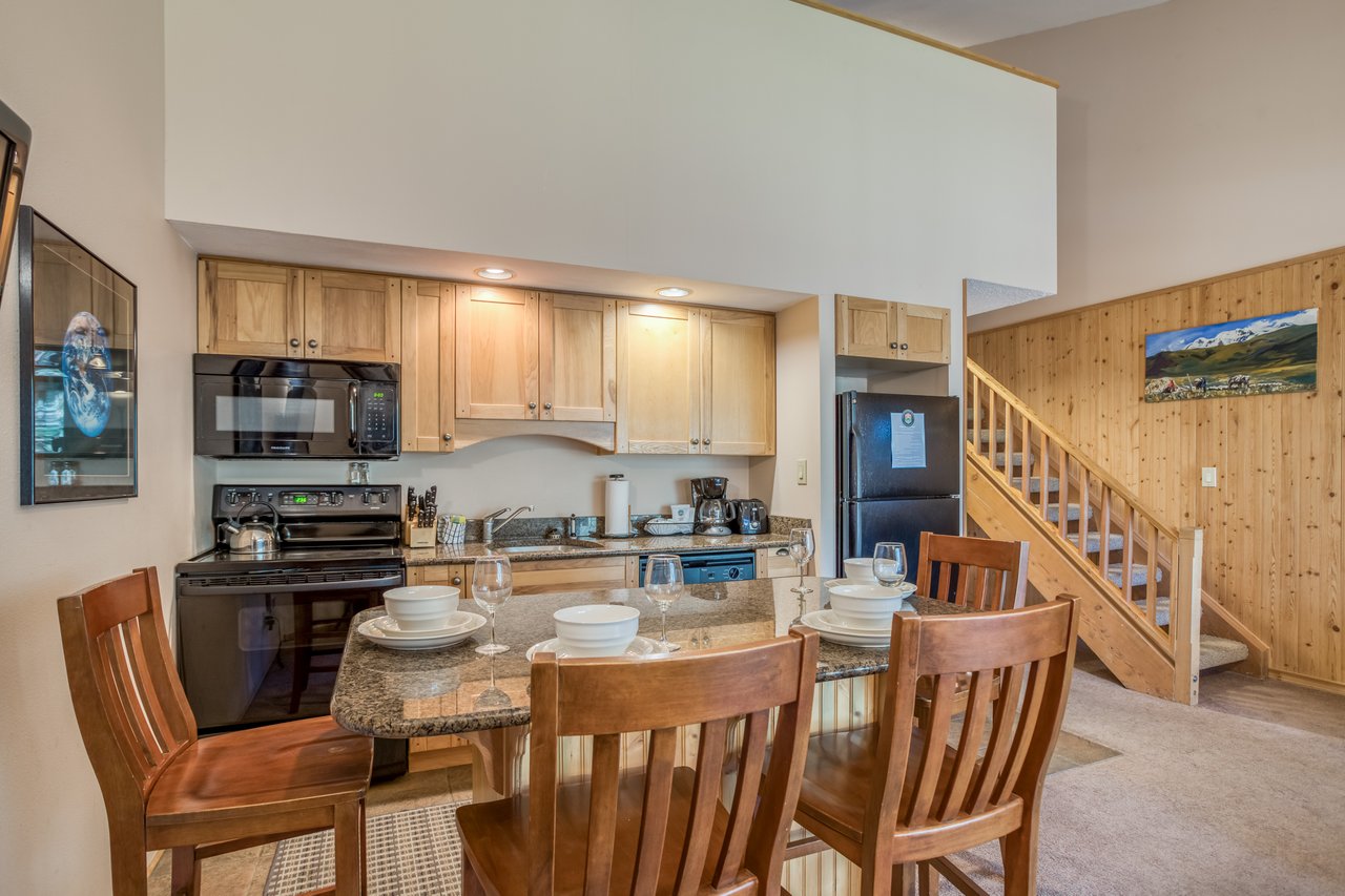 Kitchen & Dining Area