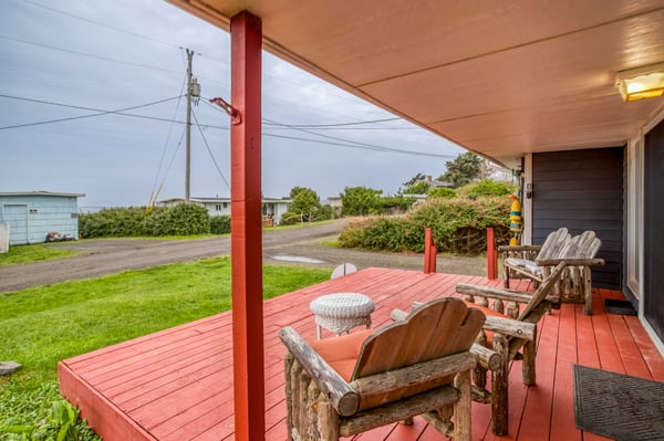 Outdoor Deck/ Patio