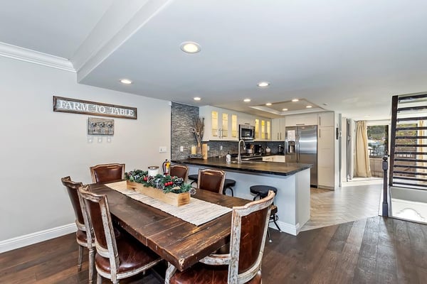 Dining Area Leading to the Kitchen