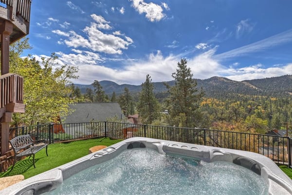 Hot tub with a Spectacular View (1)