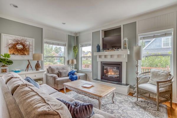 Living Room with fireplace