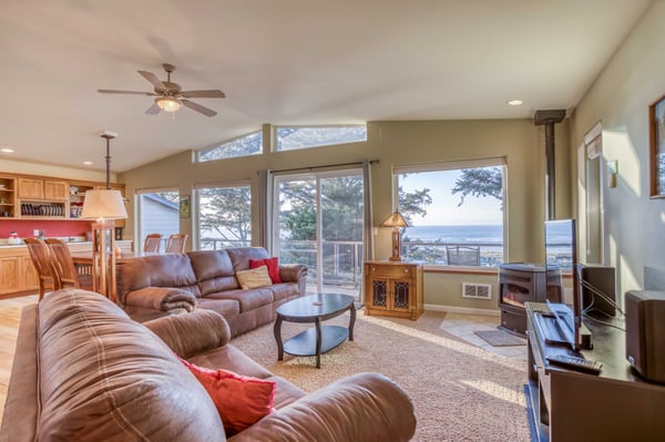 Living Room with fireplace