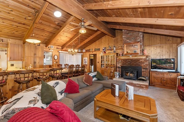 Beautiful Living Room Offering a Cable TV