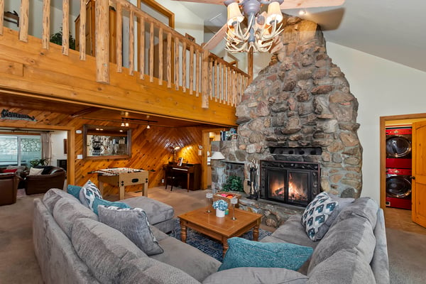 Living Room with fireplace