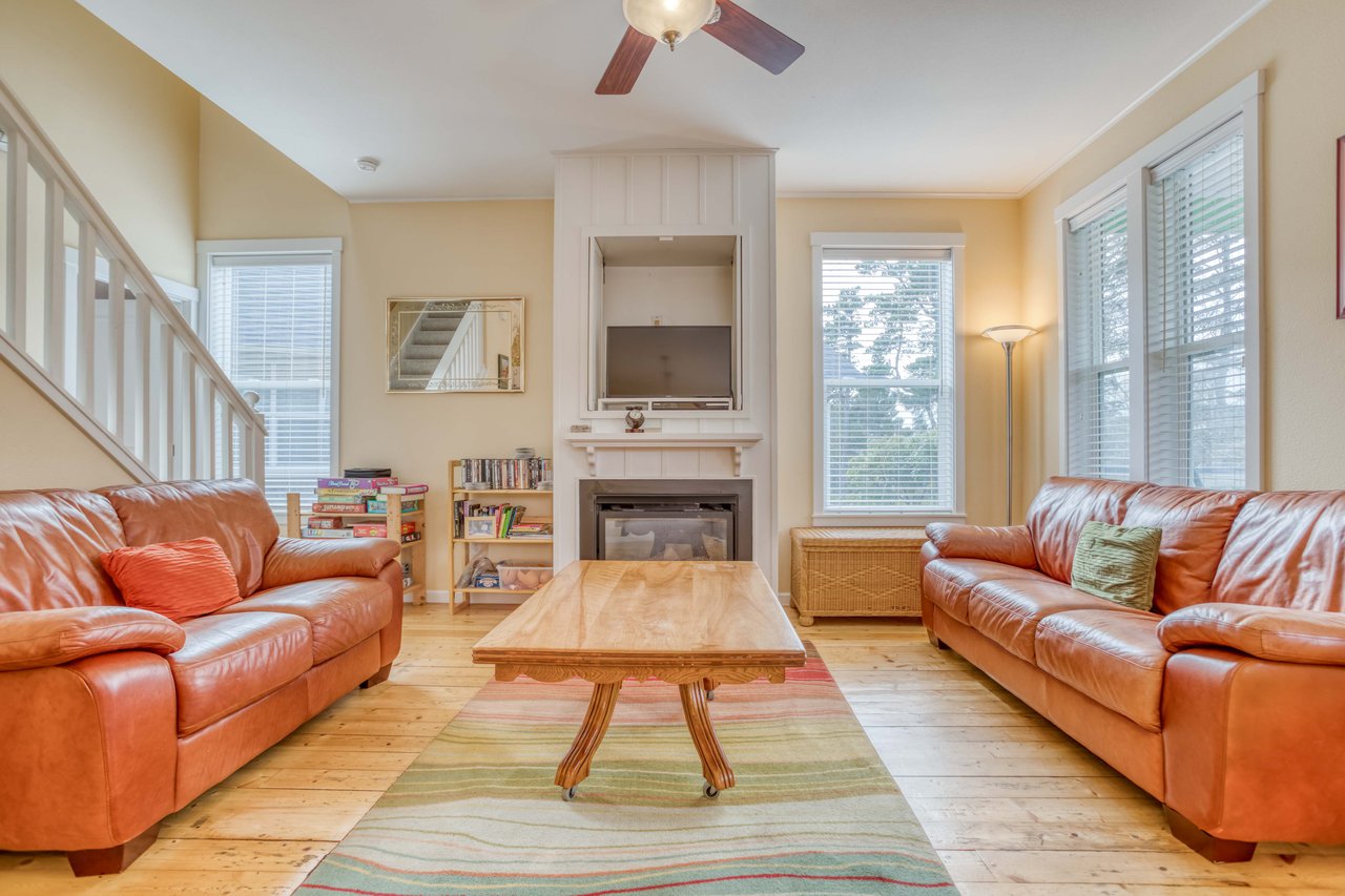 Living Room with fireplace