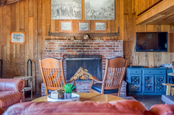 Living Room with fireplace