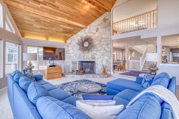 Living Room with fireplace