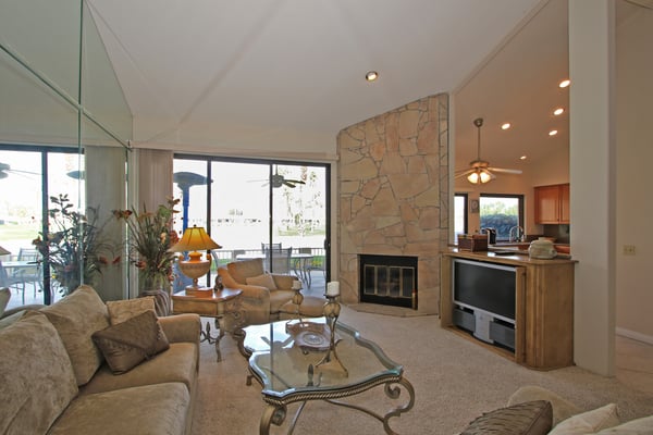 Living Room with fireplace